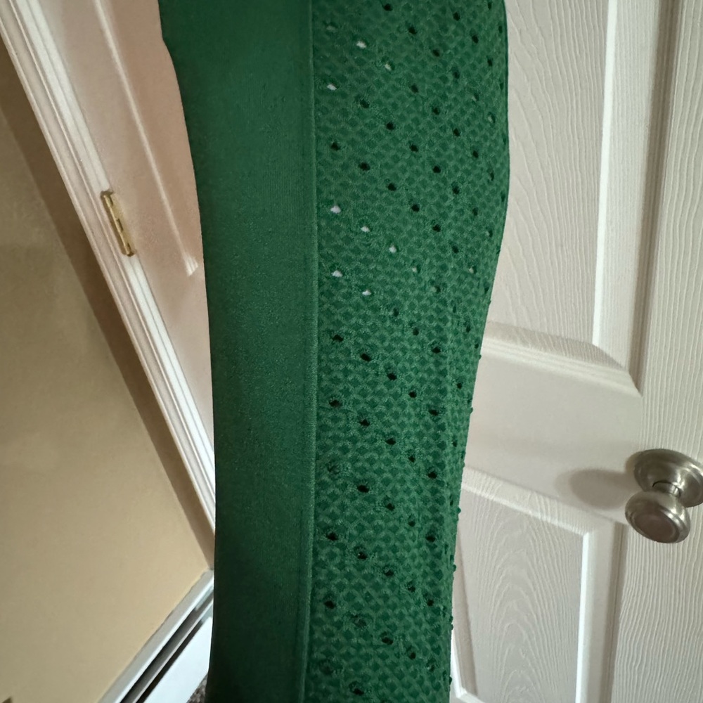 Fabletics Green Crop Yoga Pants with cut out detail on legs - Picture 4 of 4